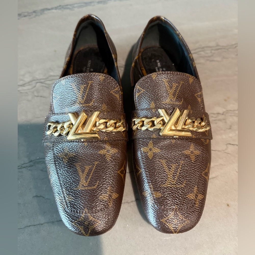 Authentic Louis Vuitton Monogram Gold V Chain Loafers Size 37 (women’s 6)